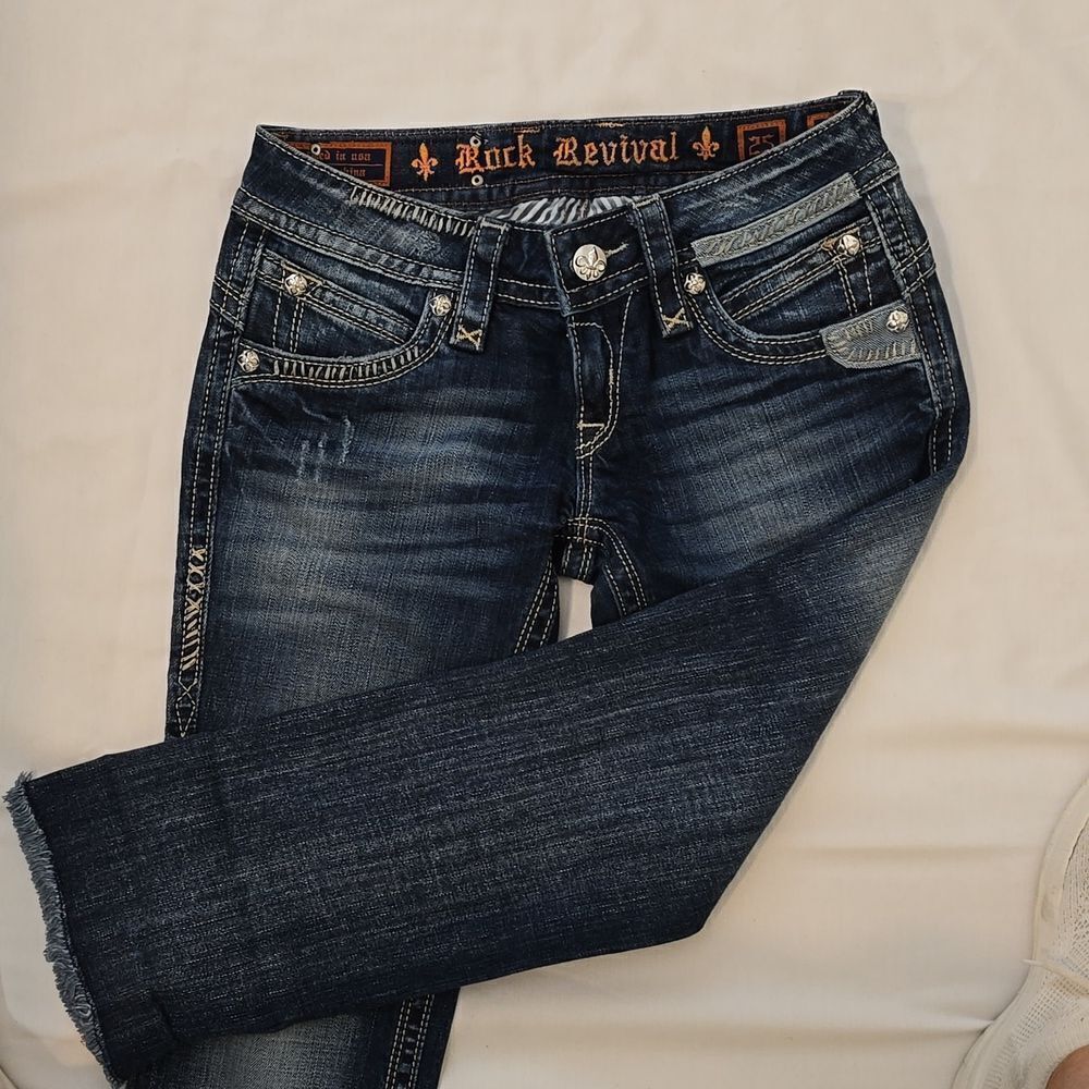 rock revival Gwen Capri blue jeans size 25